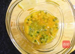 百香果鸡尾酒的做法图解3