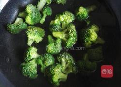 西兰花鹌鹑蛋的做法图解3