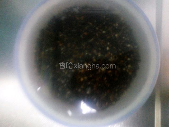 血糯米淘洗净泡一夜。