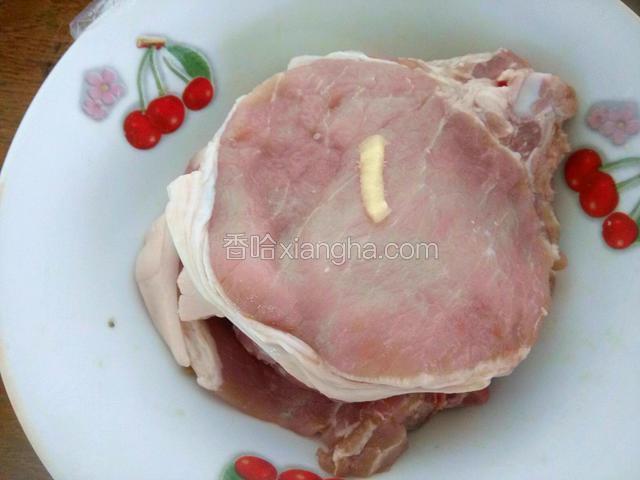 腌制一小时以上，几个小时更入味，中途翻面几下