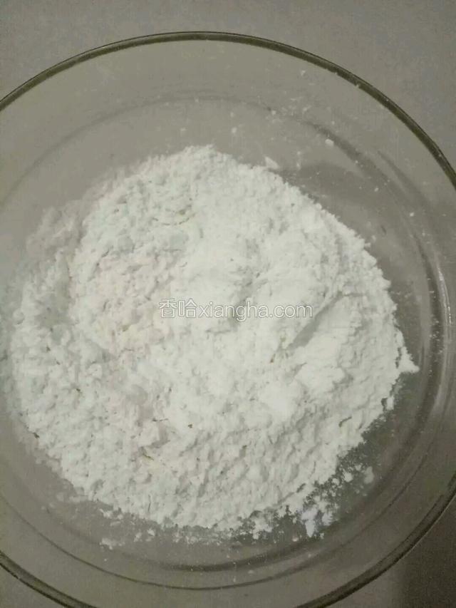 加入低筋粉。