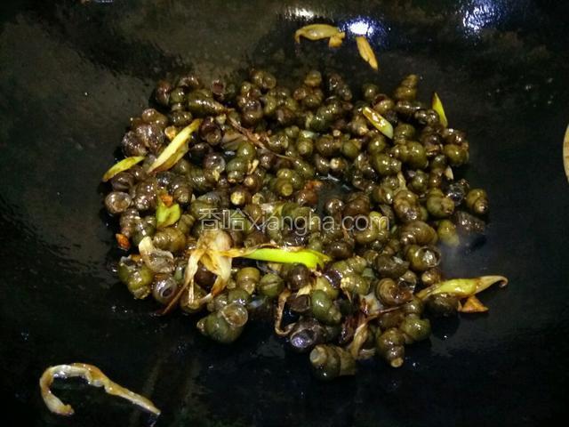 看汤汁收汁给鸡精