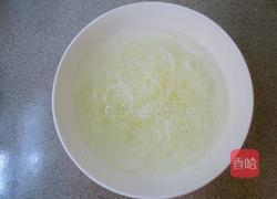 甘蓝炒粉的做法图解1