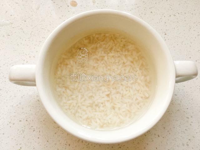 还有浸泡好的大米和糯米。