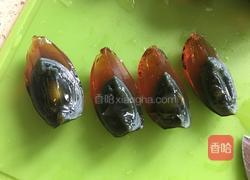 松花皮蛋的做法图解2