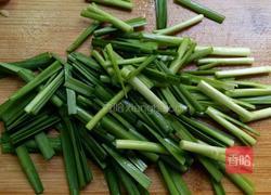 韭菜豆腐汤的做法图解2