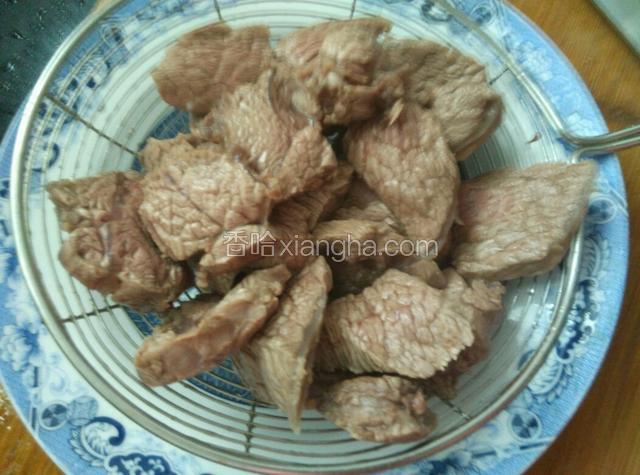 捞出用自来水冲洗干净沥干水。