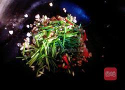 花蛤肉炒韭菜的做法图解5