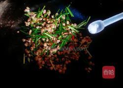 花蛤肉炒韭菜的做法图解6