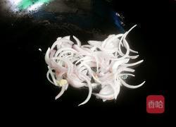 黄瓜炒洋葱的做法图解2