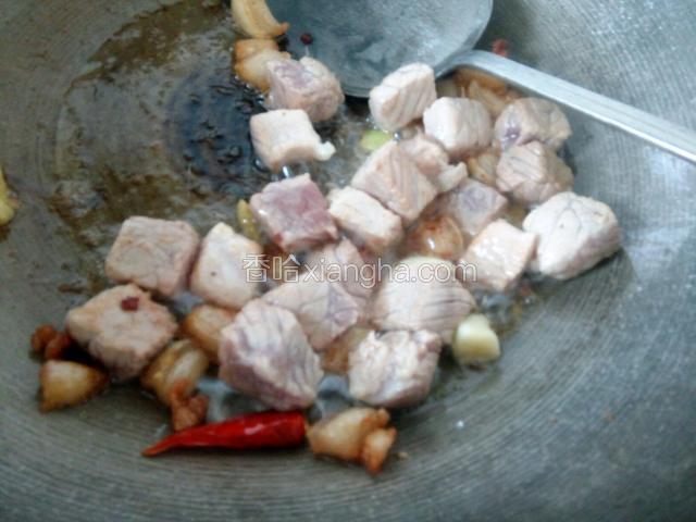 翻炒变色