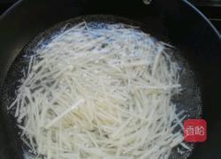 韭菜炒藕丝的做法图解1