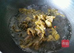酸菜鲤鱼的做法图解4