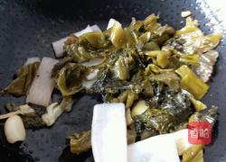 酸菜鲤鱼的做法图解6