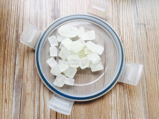 准备冰糖。