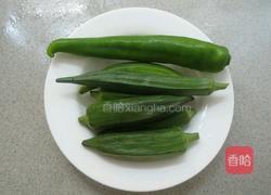 青椒炒秋葵的做法图解1