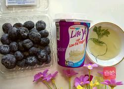 蓝莓蜂蜜奶昔的做法图解1
