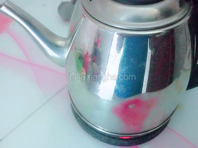 通电烧开，泡二十分钟再烧开。即可