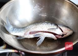 鲫鱼肉末炖蛋的做法图解3