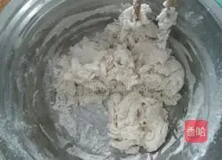 Illustration of how to make carrot and mushroom meat pie 3