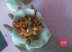 红萝卜冬菇肉馅饼的做法图解7