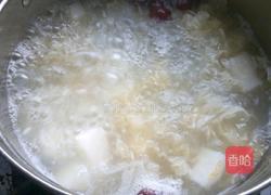 银耳雪梨粥的做法图解3