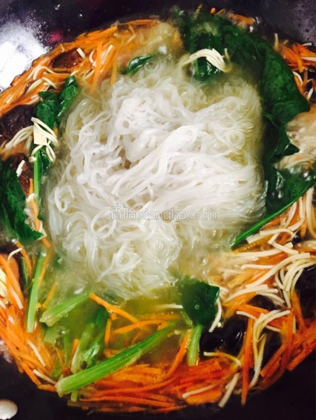 接着放入粉丝