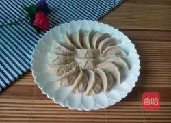 Illustration of how to make mushroom, cabbage and pork dumplings 9