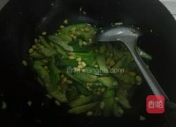 黄豆炒丝瓜的做法图解5