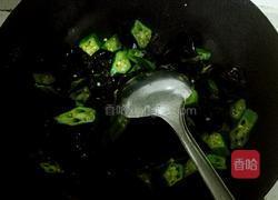 黑木耳秋葵炒鸡蛋的做法图解4
