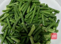 猪肝炒豆角的做法图解1