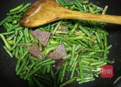 猪肝炒豆角的做法图解4