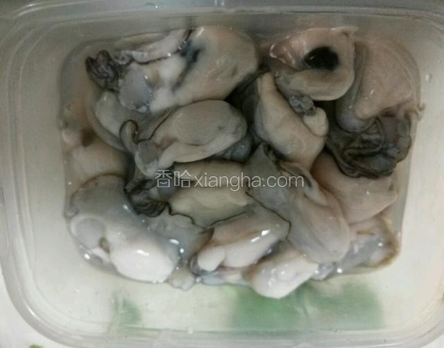 蚝仔洗干净，控干水