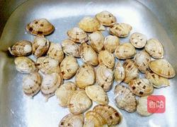白葡萄酒葱烧蛤蜊的做法图解1