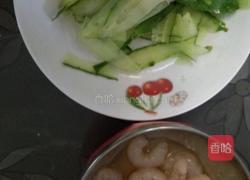 黄瓜虾仁汤的做法图解2
