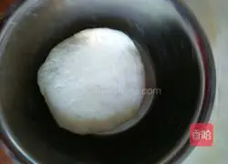 Illustration of how to make milk-flavored flower rolls 1