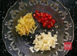 西瓜皮炒肉丝的做法图解3