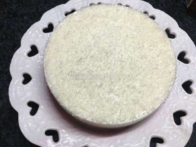 均匀的铺满椰蓉。