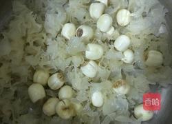 银耳莲子红枣羹的做法图解5