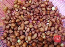 琥珀花生的做法图解1