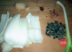 白菜木耳的做法图解1