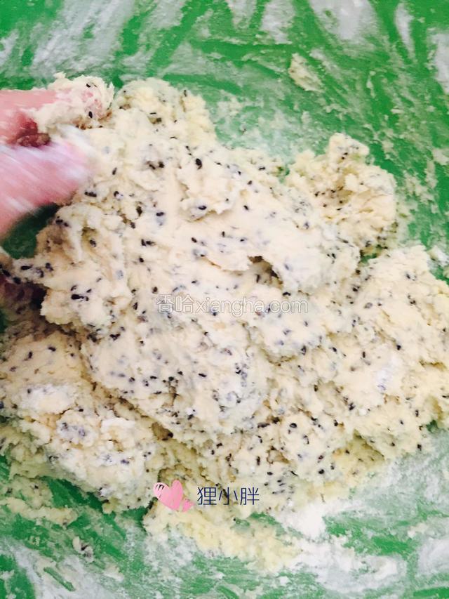 不要来回搅拌以免起筋