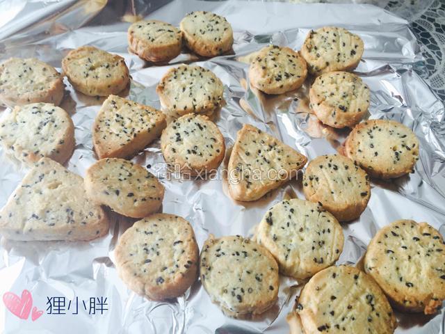 放烤箱上下火175度20分钟，可以根据自家烤箱调节