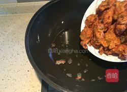 油炸双色素丸子的做法图解8