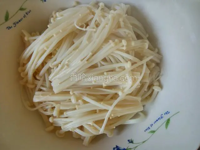 开锅捞出放在碗底