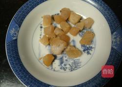 瑶柱炖鸡汤的做法图解2