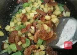 油渣土豆炒莴笋的做法图解5
