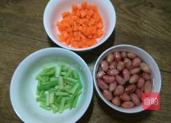 凉拌西芹花生米的做法图解1