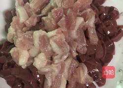 猪腰子炒肉的做法图解1