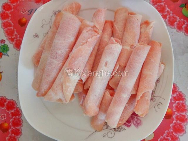 准备适量肥牛片